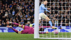 Sędziowie przyznają się do błędu przy golu Hollanda w derbach Manchesteru