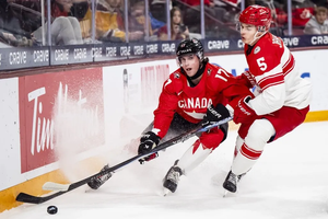 McKenna strzela debiutanckiego gola w NHL, Lafreniere zalicza hat-tricka, Carolina kontynuuje zwycięski start