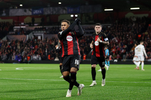 Bournemouth pokonało Milan 3:0: Meignan otrzymał czerwoną kartkę za agresywne zachowanie