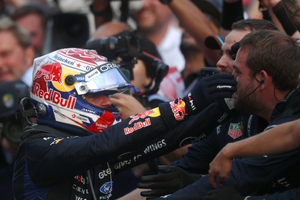 Max Verstappen odniósł pierwsze zwycięstwo w sezonie, Red Bull wygrał z własnym silnikiem, a Hamilton wskoczył na podium